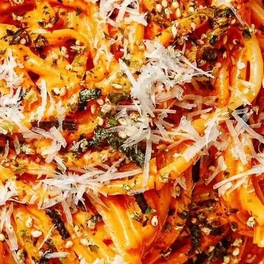 Cockatil Noodle Cheese Pizza